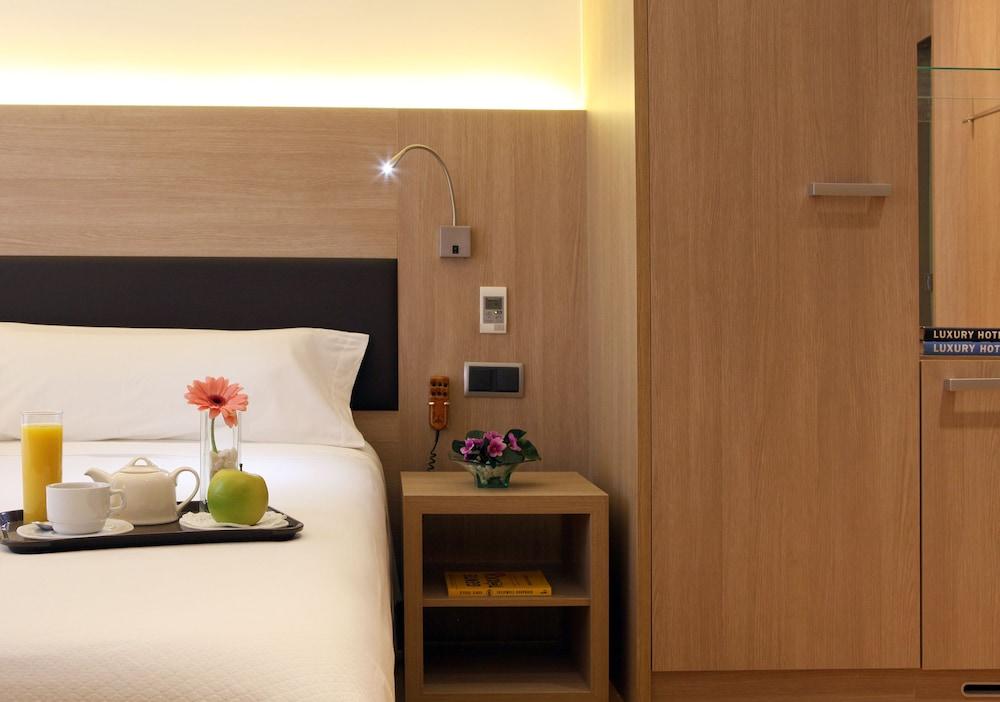 Lleo Hotel 3*