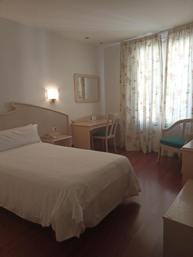 Lleo Hotel