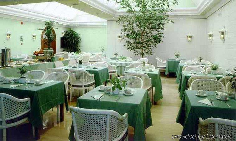 Lleo Hotel