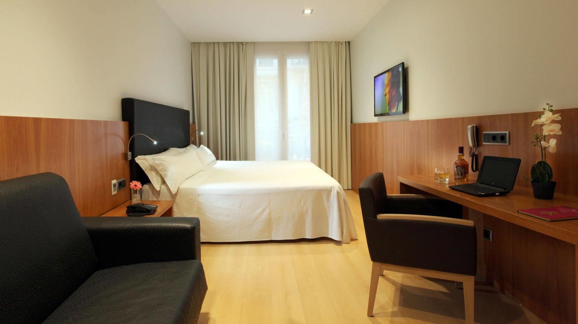Lleo Hotel 3*